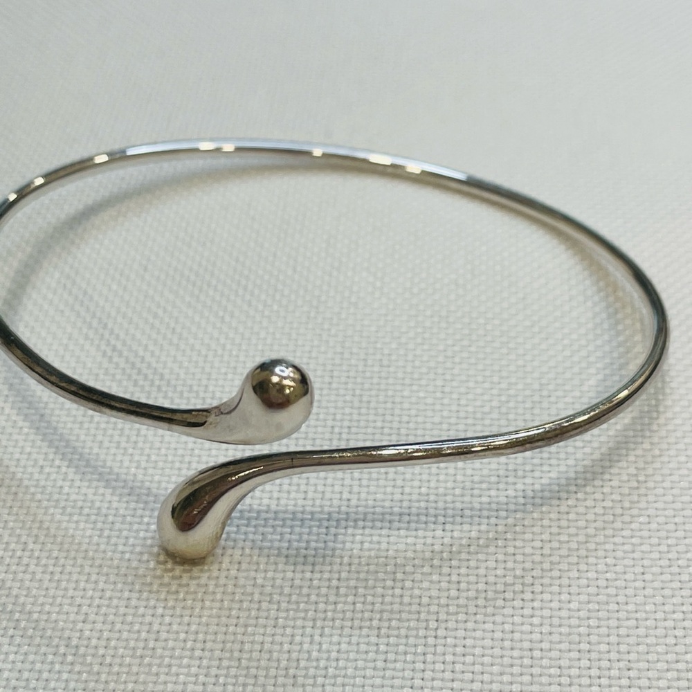 Tiffany & Co. Elongated Teardrop Bangle Bracelet Sterling Silver Elsa Peretti